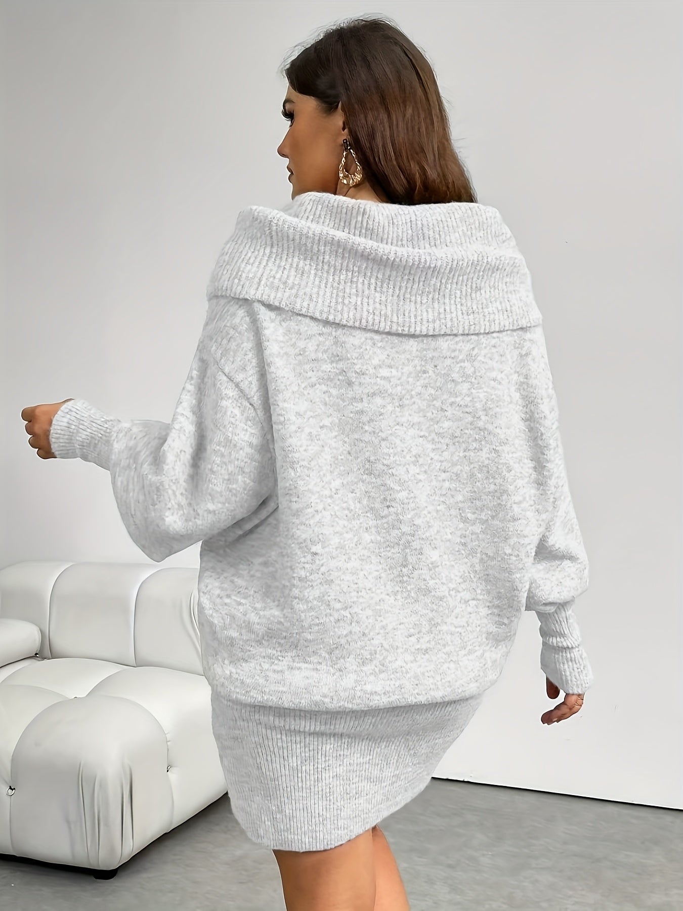 Plus Size, 21e Eeuw Grijze Off-Shoulder Jurk - Elegante Lange Mouwen A-Lijn Midi Jurk met Stack Neck, All-Season Casual tot Formele Kleding (Kantoor, Feest, Bruiloft) - Zachte Stof, No-Design