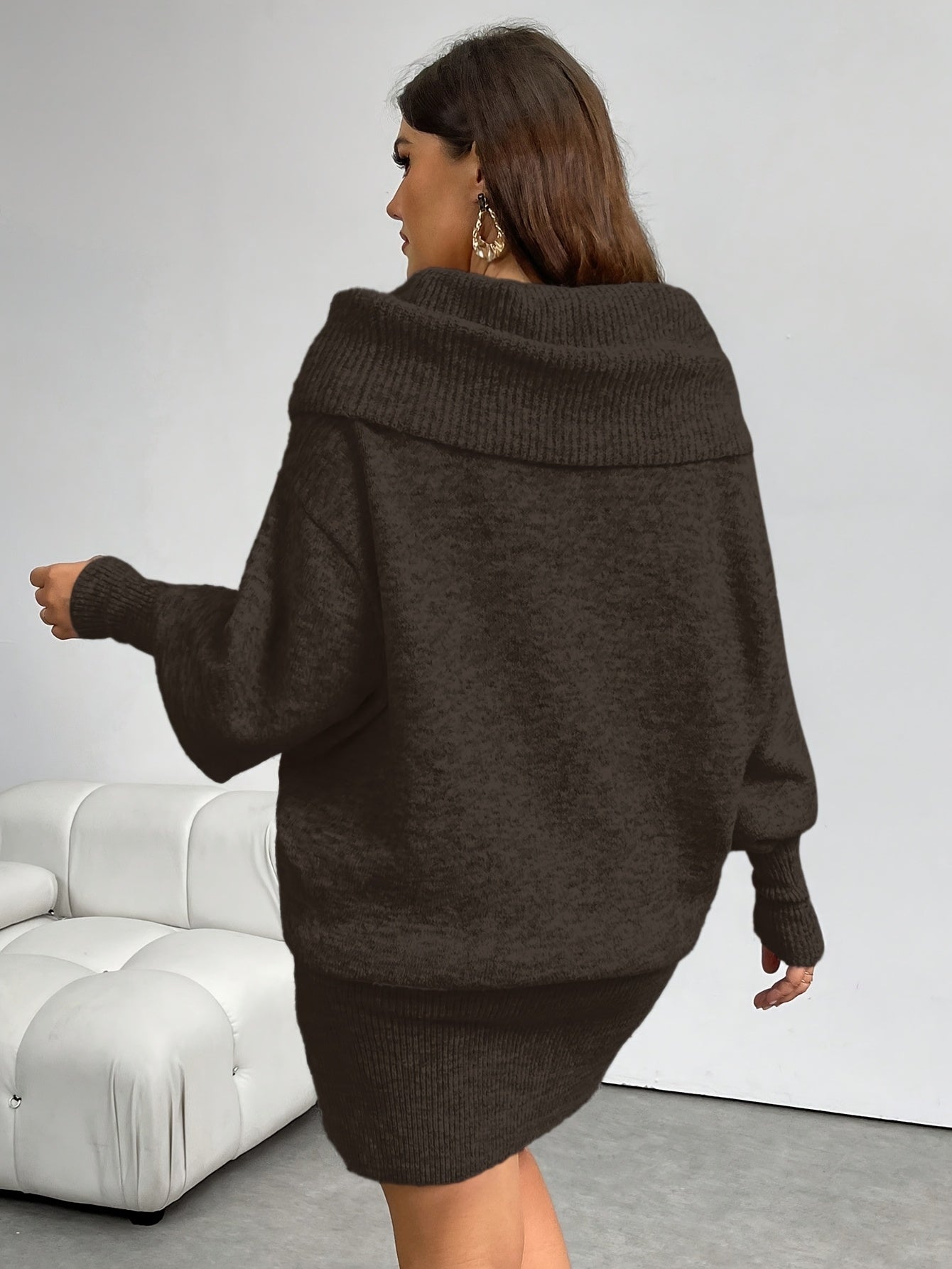 Plus Size, 21e Eeuw Grijze Off-Shoulder Jurk - Elegante Lange Mouwen A-Lijn Midi Jurk met Stack Neck, All-Season Casual tot Formele Kleding (Kantoor, Feest, Bruiloft) - Zachte Stof, No-Design